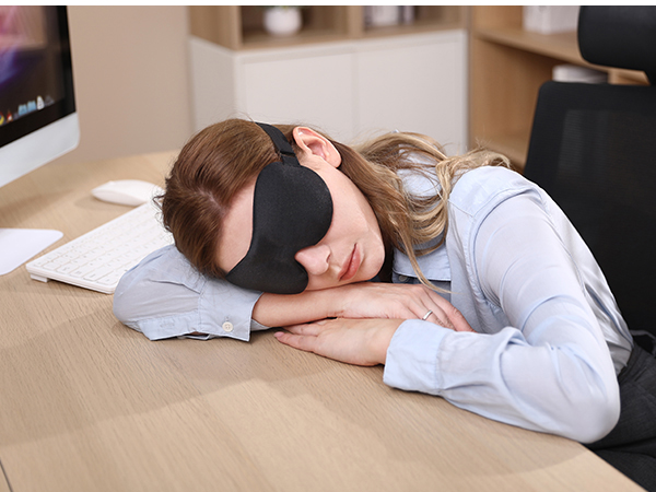 3D eye mask for side sleeper