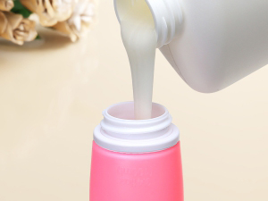 travel shampoo and conditioner bottles