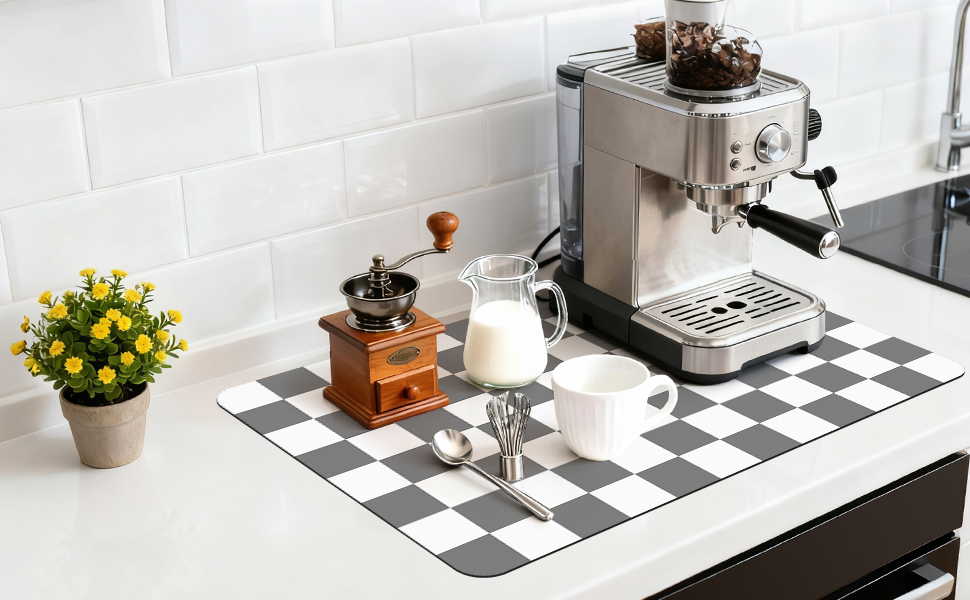 Grey checkered mat