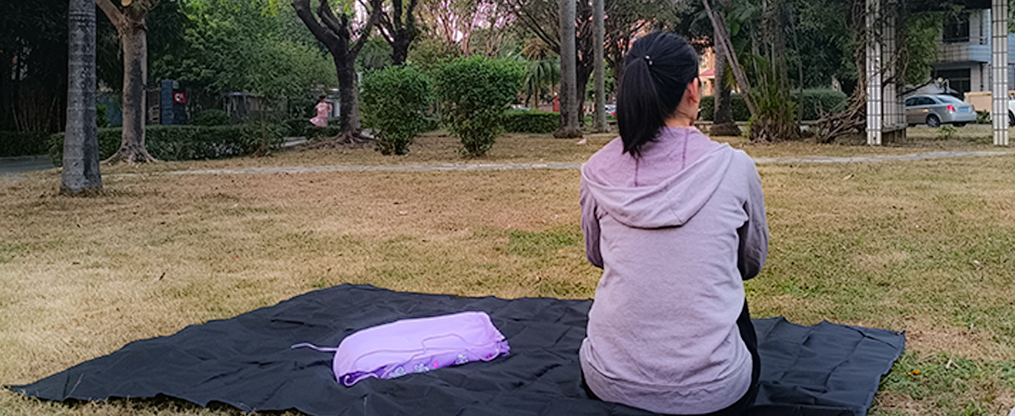 compact picnic blanket