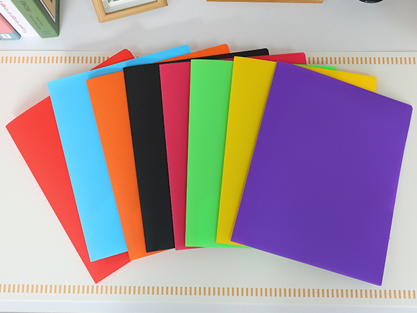 plastic folders with pockets