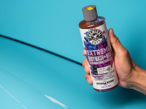 High-lubricity formula glides over panels to lift dirt with less swirl and scratch risk.