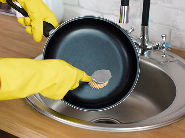 Bamboo Brush Dish is Sturdy and Durable Brush,Made of Wood and Non-scratch & Odorless Bristles.
