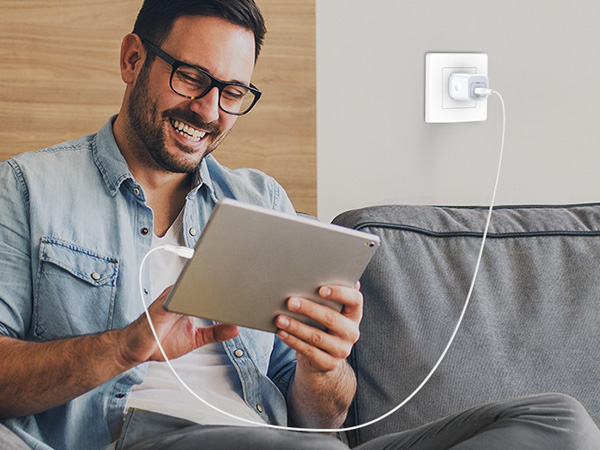 Google Pixel 9 Pro XL Fast Charger Cube
