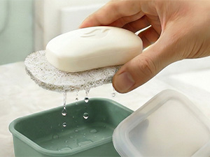 travel soap case with drainage