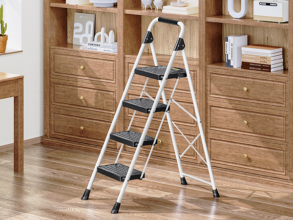 STEP LADDER