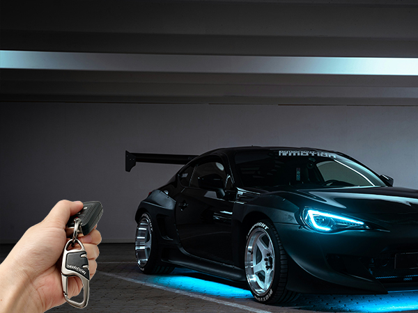 This stylish car key carabiner is easy to use and effectively prevents key loss.