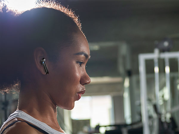 Bluetooth Earbuds Built in Noise Cancellation Mic with Charging Case