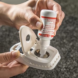 Use with Tomcat Attractant Gel