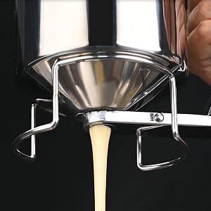batter dispenser with squeeze handle