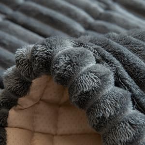 soft and skin-friendly furry surface