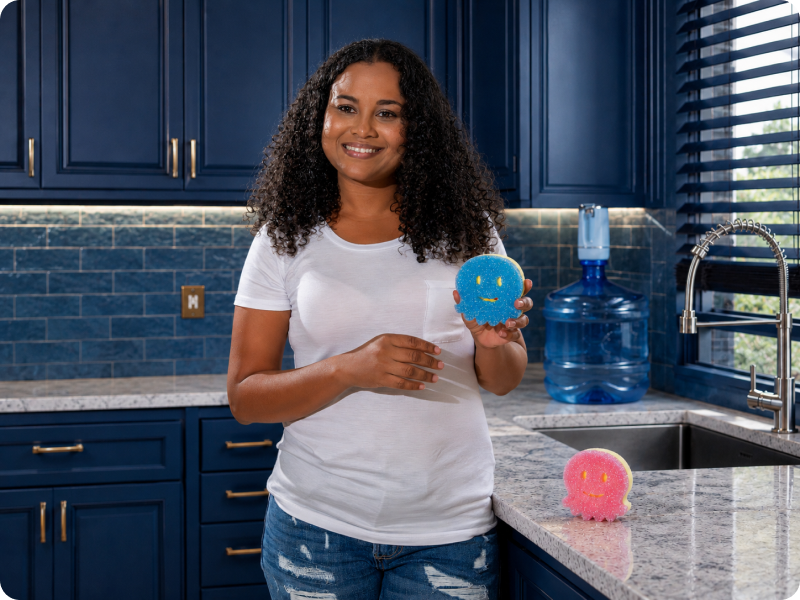 5.Large dual-sided sponge removes grease while protecting delicate cookware and bakeware