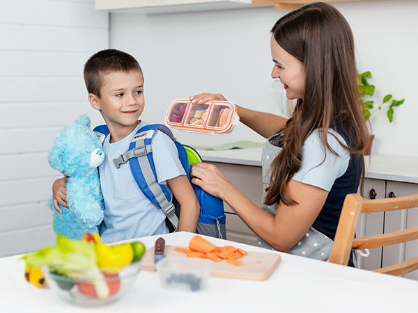 kids snack box lunchable container