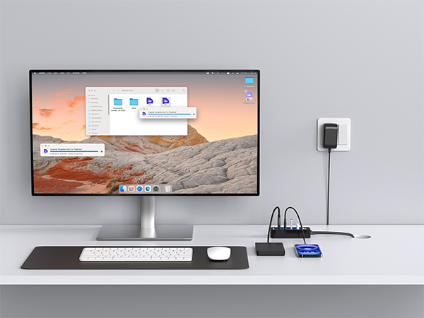 Mac desk setup: the hub expands your ports and keeps the workstation organized