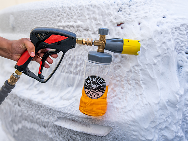 Easy-connect foam cannon bottle with wide opening for quick fills and refills
