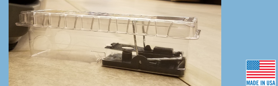 Up close image of the DoomBox trap showing the clear Clamtainer with the SmackDown style snap trap.