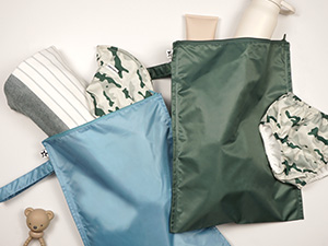 Tiny Twinkle Mess-proof Wet Bags are a great on-the-go storage bag option