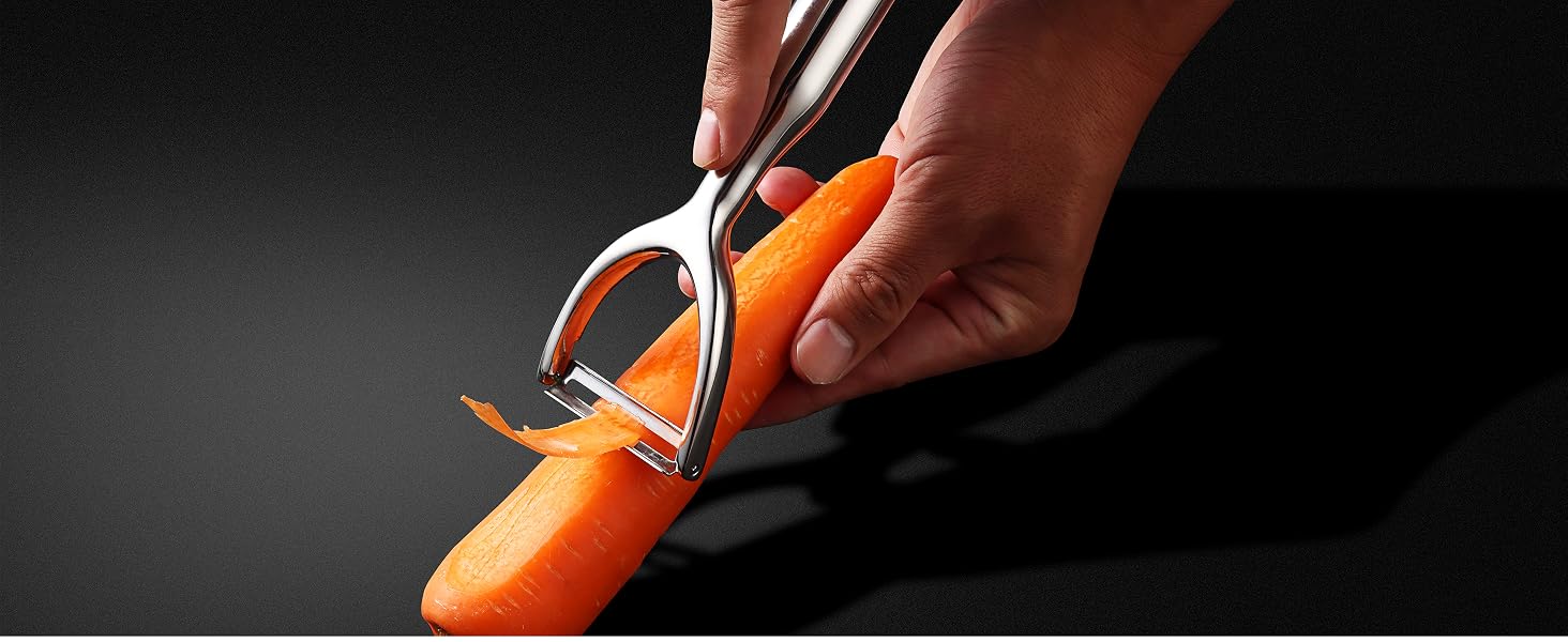 Vegetable peelers for kitchen follows contours, peels precisely and minimizes waste