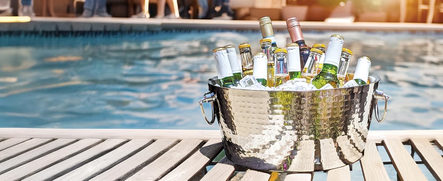 BREKX Anchored double walled and insulated ice buckets for parties.