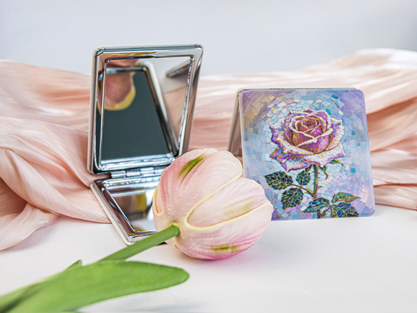 compact mirror