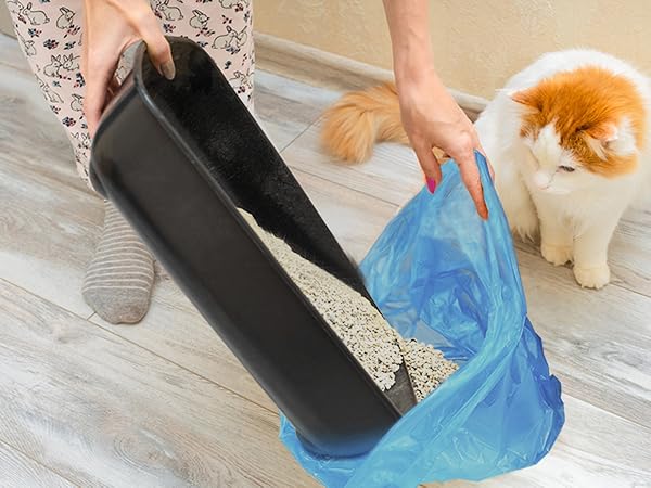 Putting cat litter: the thickness can easily support the cleaning of cat litter
