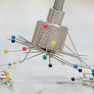 Pick up tool picking up sewing pins
