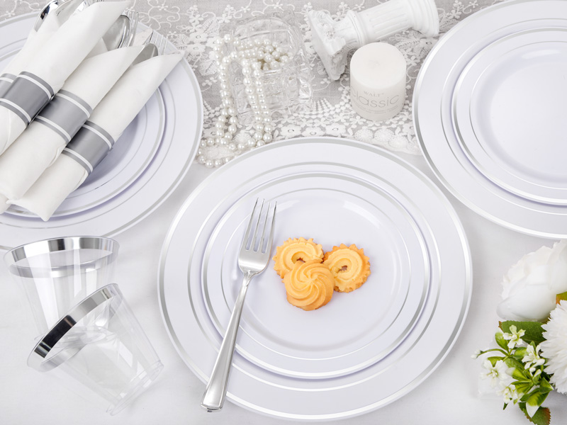 silver plastic dinnerware set