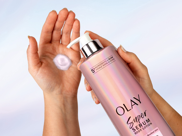 A person applying Super Serum body lotion on hand