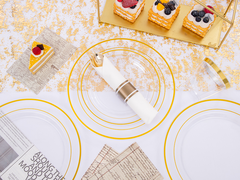 clear plastic plates