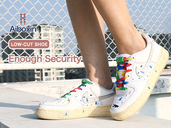 Magnetic shoelaces