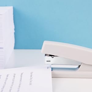 Deli Stapler with 640 Staples