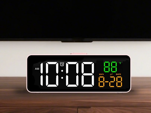 clock for post-cable living