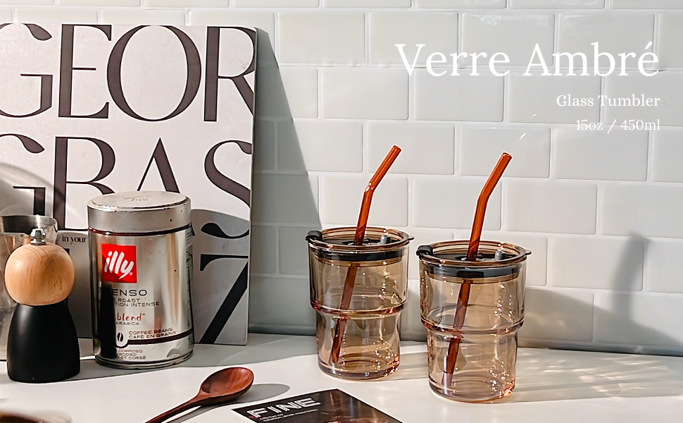 glass cups with lids and straws