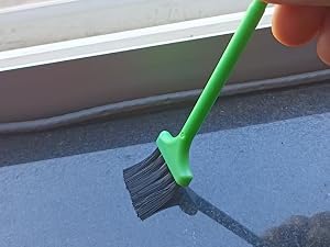 small cleaning brushes