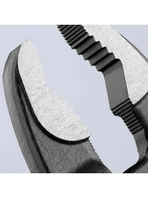 Gripping surfaces with special hardened teeth, teeth hardness (approx. 61 HRC)