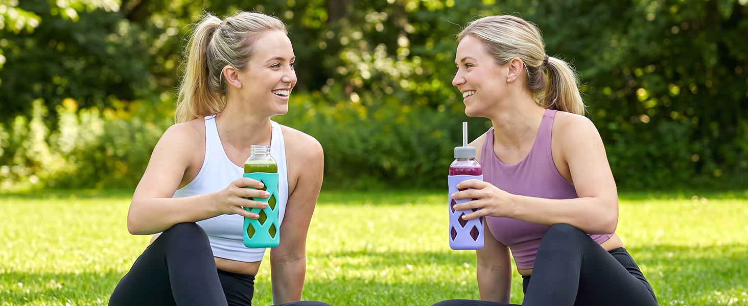 16oz glass water bottles with protective sleeve,leak proof,glass juice bottles with caps and straws