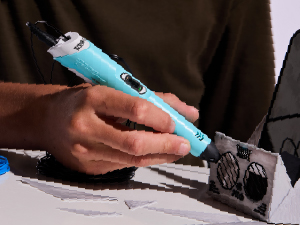 SCRIB3D P1 pen designing a speaker in 3D