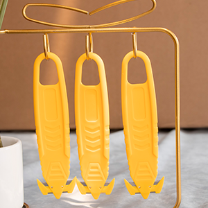 This compact cutter is easy to carry, hang and store