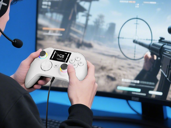 A person use controllers wireless for pc game