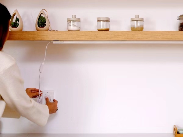 under cabinet light