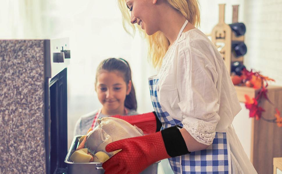 OVEN GLOVES