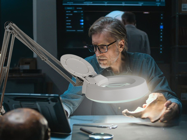 magnifying lamp