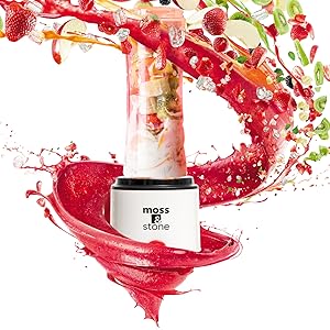 Single serve smoothie maker blending fresh fruit and liquid
