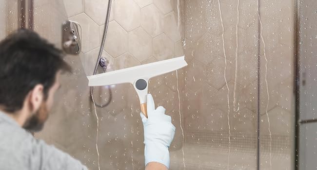 STREAK-FREE CLEANING PERFORMANCE