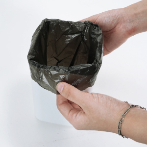 Mini Trash Can with Lid Plastic Mini Wastebasket Tiny Desktop Waste Garbage Bin for Kitchen Bathroom