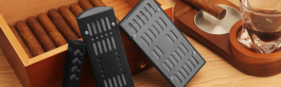 Cigar humidifiers
