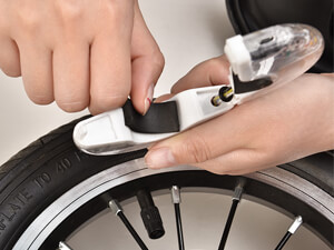 Attach the rubber pad to the wheel light.