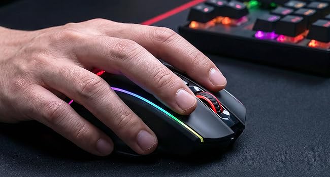 Redragon M686 wireless mouse with ergonomic grip for long gaming provides steady comfort