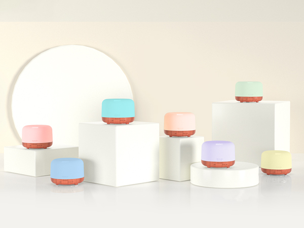 Horizontal product showcase of white cosmetic jars with orange/red lids arranged in sequence, showing different angles and groupings of the containers.