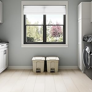 Plastic Step-On Receptacle 8-Gallon | Safco Products